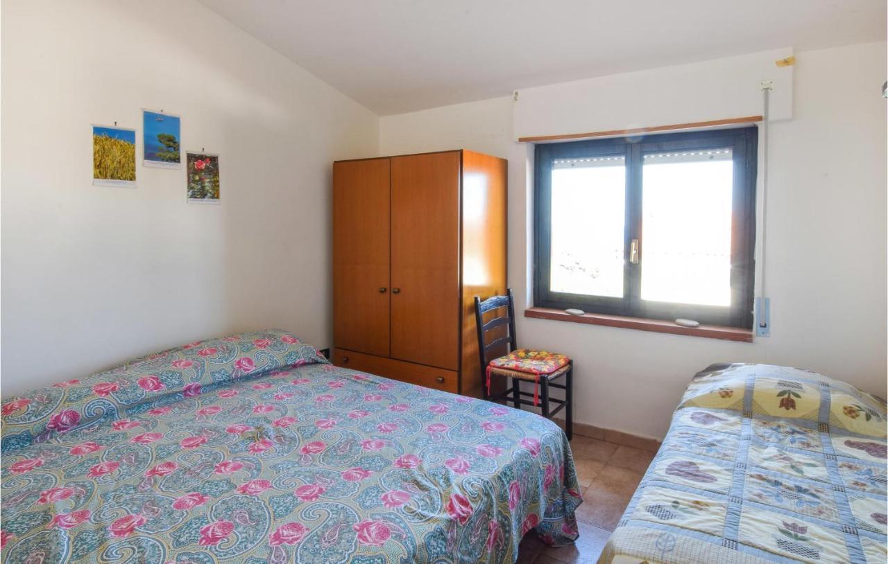 2 Bedroom Cozy Home In רוזטו קאפו ספוליקו מראה חיצוני תמונה